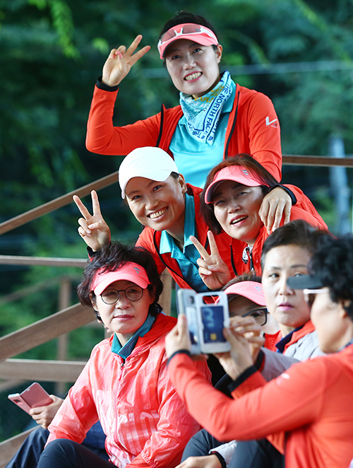 성남시 여성연합회 회원들은 성남에서 열리는 대회 진행의 주축이다.