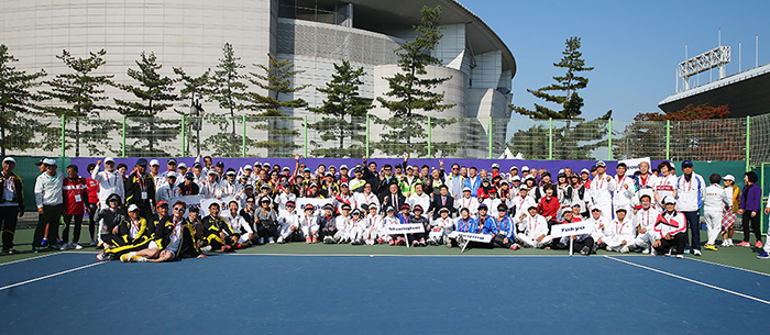 2017 서울 인터시티 대회가 서울올림픽공원 테니스코트에서 일주일간 열렸다.