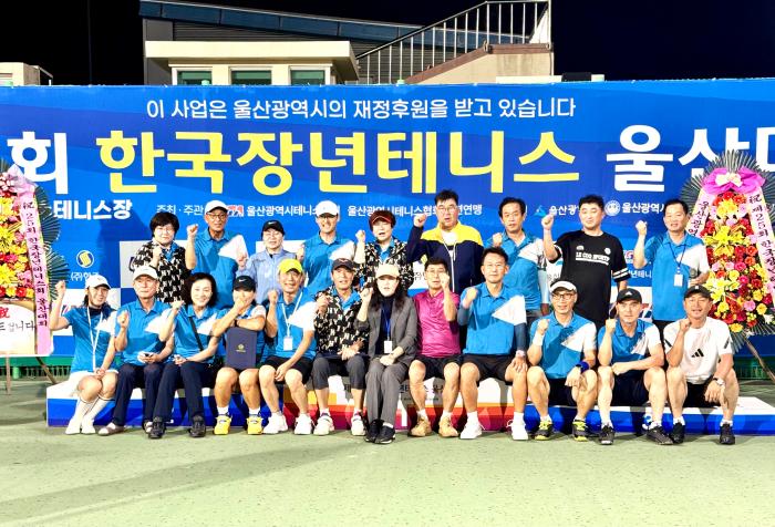 울산장년회 이귀자 회장과 임원들