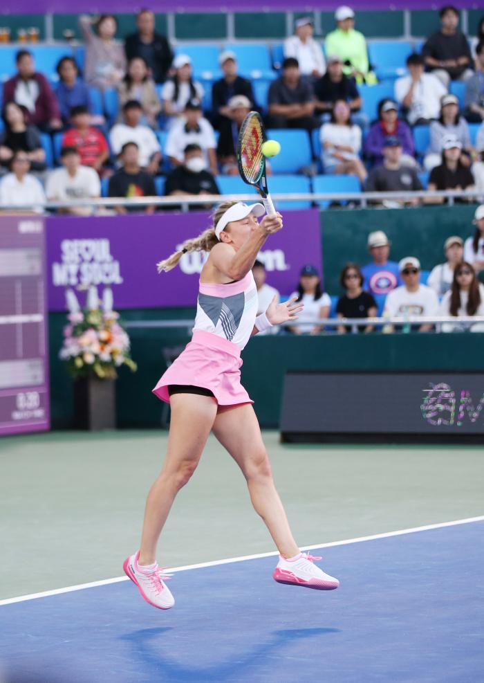 2022년 250대회에서 우승했던 알렉산드로바가 2025년 WTA500대회인 올해 준우승을 차지했다 