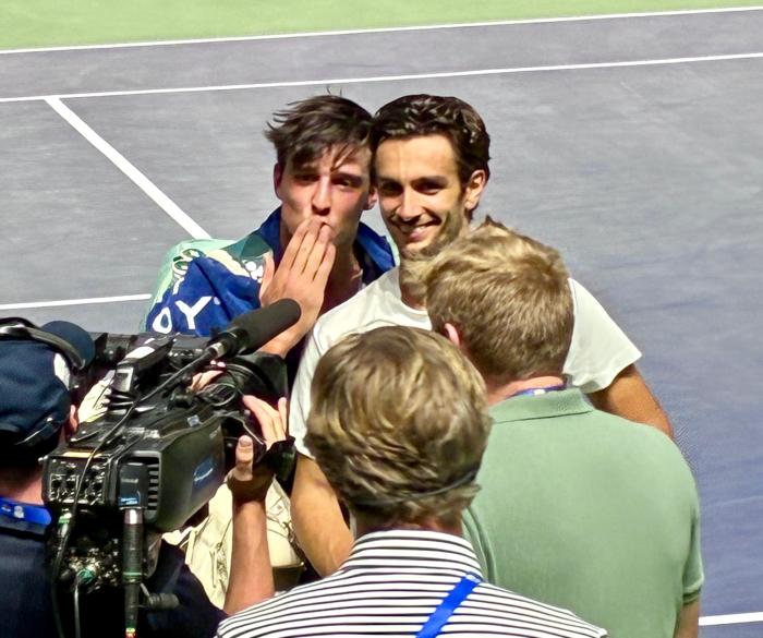 무세티의 코트 인터뷰 중 다르데리가 다가와 카메라에 키스를 보내며 브로맨스를 자랑했다 둘은 이탈리아인이다