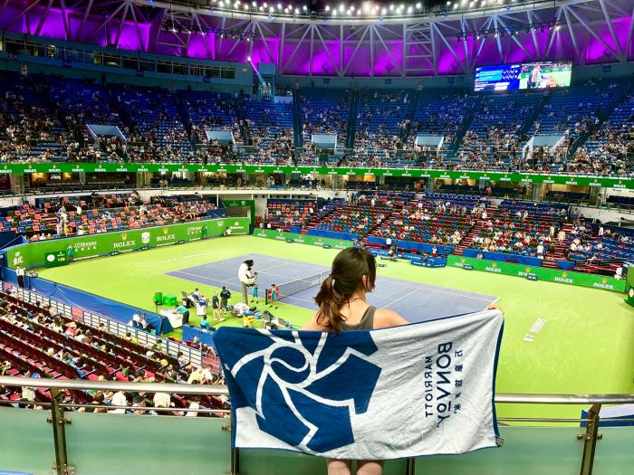 오늘 작은 행운이 내게로 왔다 선수의 땀이 배긴 수건 한 장이지만 기쁨은 결코 그 한 장에 머물지 않았다