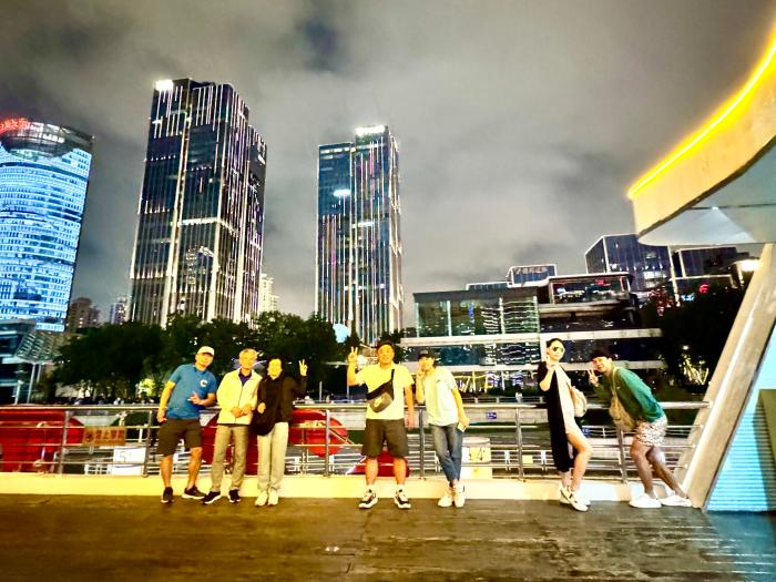 시간이 흐른다 해서 이들을 망각하게 될까 그렇게 될 것 같진 않다