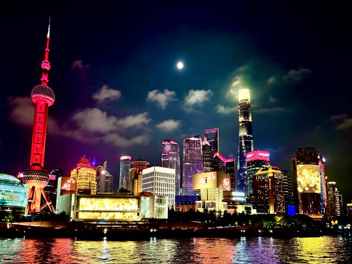 황푸강의 야경 홍콩의 야경도 좋다지만 보다 낫다