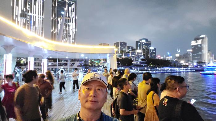 만찬 후 상하이 유람선 투어가 진행됐다 감탄사가 절로 나왔다