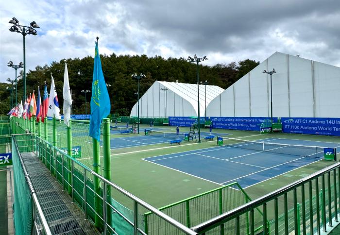 안동시민운동장 테니스 코트 실내 2면 실외 10면을 보유하고 있다 실내 4면 실외 10면이 설계에 들어가 있다