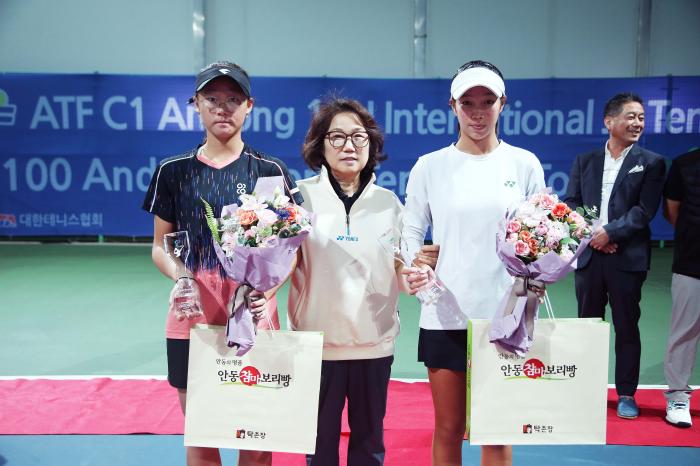 여자 복식 준우승 김서현전일중 이한별안동복주여중