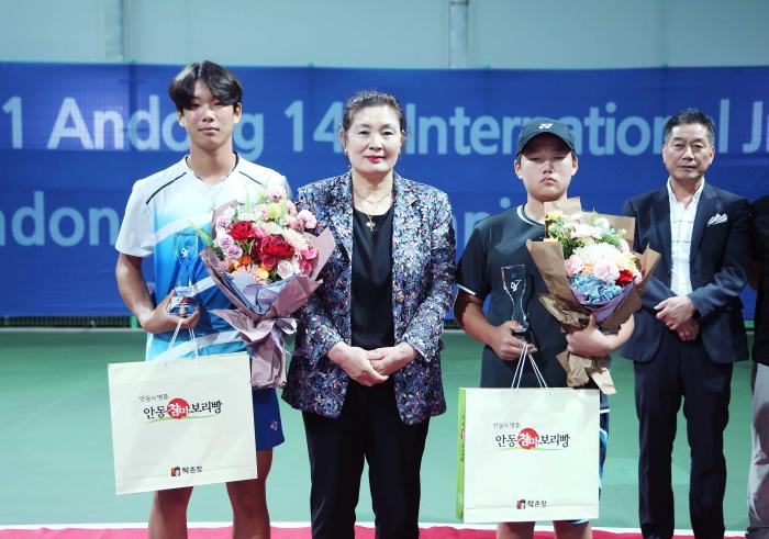 남자 복식 우승 김시윤울산제일중 장도율안동스포츠클럽