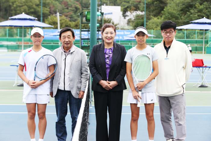 장호재단의 홍종문 위원장이 코트를 찾았다