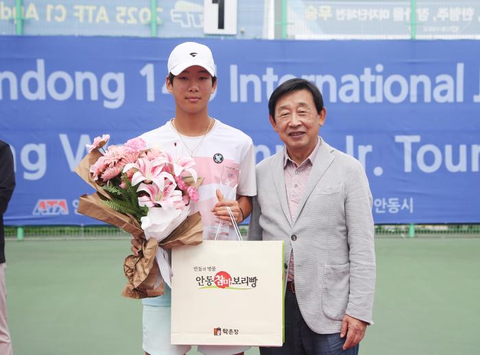 남자 단식 우승 김시윤울산제일중