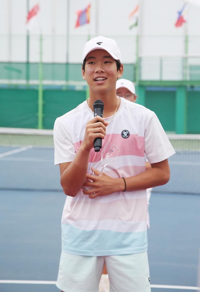 김시윤 선수가 우승 소감을 말하고 있다