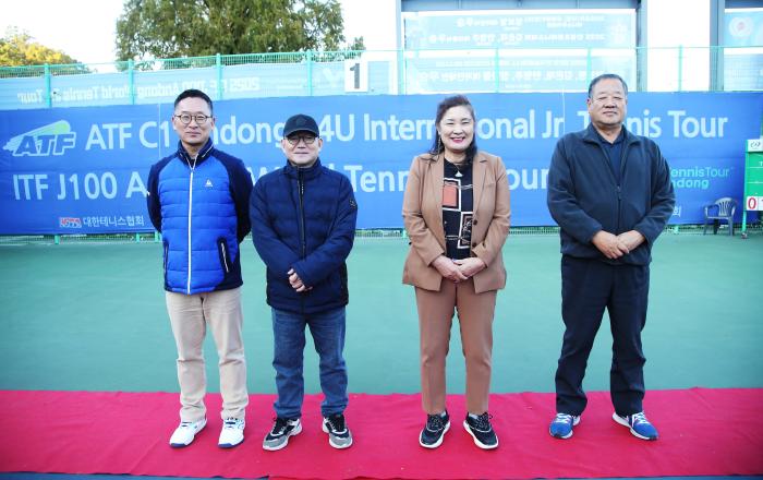 좌로부터 김노준 토너먼트 디렉터 대학연맹 최종영 회장 안동시 테니스협회 손영자 회장 장회덕 부회장