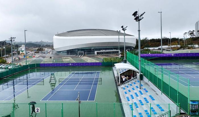 협회 사무실에서 바라본 아이스 아레나