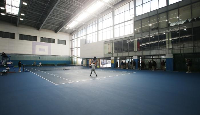 2일차 체어 엄파이어 실기 테스트를 받고 있는 강습생들