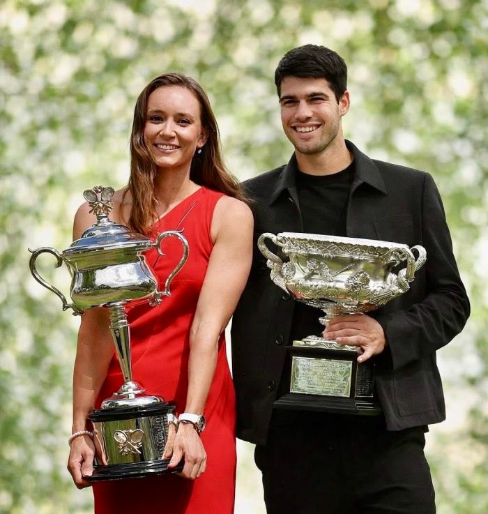 호주 오픈 챔피언 리바키나와 알카라스