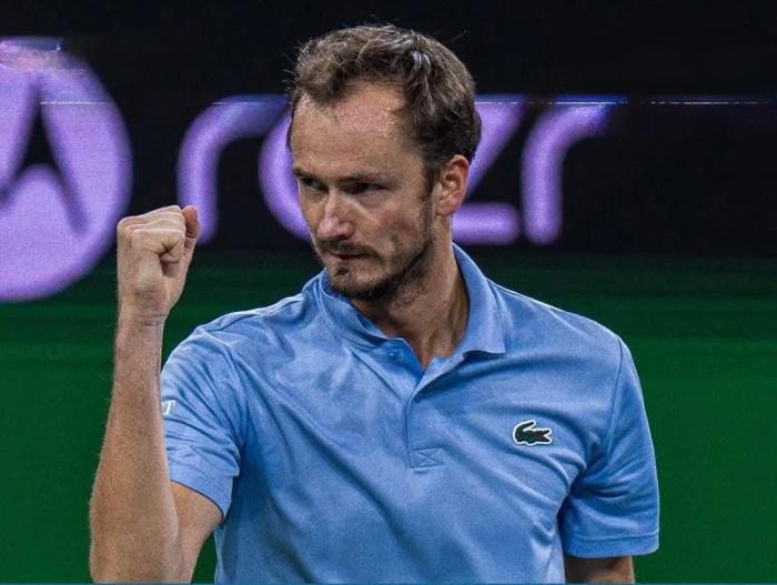 다닐 메드베데프 두바이 우승한 후 중동 전쟁으로 같혔다가 간신히 출전했다 4년 연속 인디언웰스 4강 진출했다