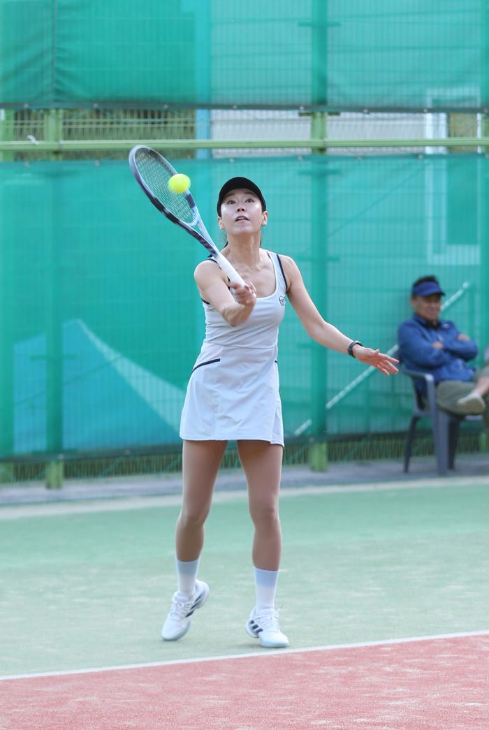 ‘정희윤의 서브‘ 수 없는 연습으로 만들어낸 자신만의 특화 무기 기사 이미지